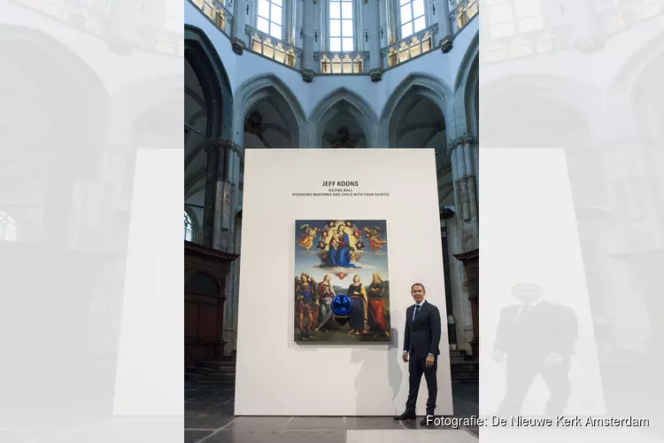 Jeff Koons onthult eigen kunstwerk in De Nieuwe Kerk