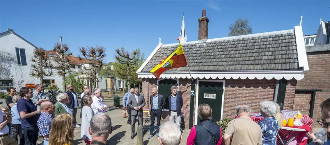 Kleinste politiebureautje in Sloten heropend