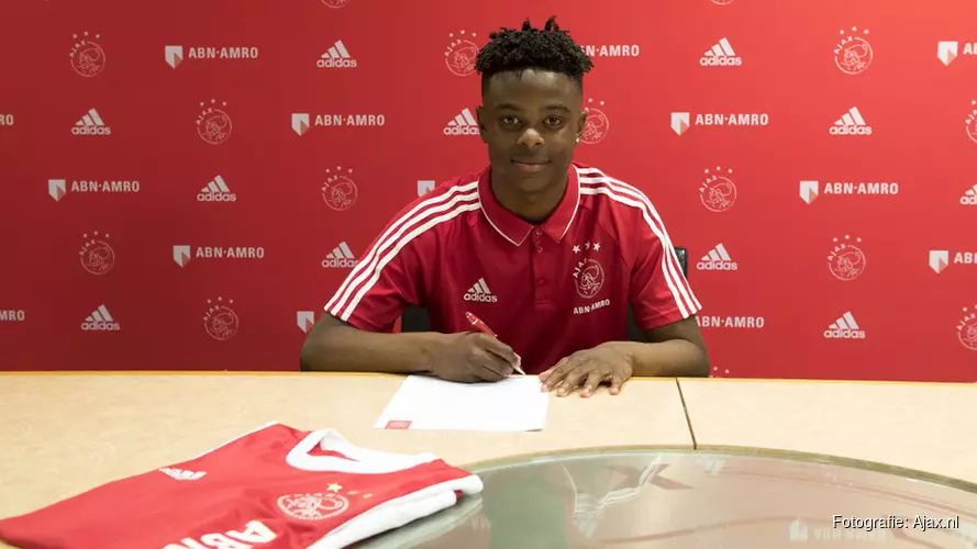 Ajax contracteert drie jeugdspelers