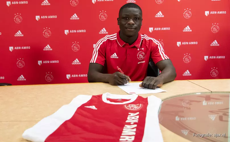 Ajax contracteert Brian Brobbey