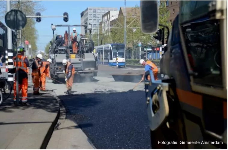 IJburglaan geasfalteerd met gerecycled wc-papier