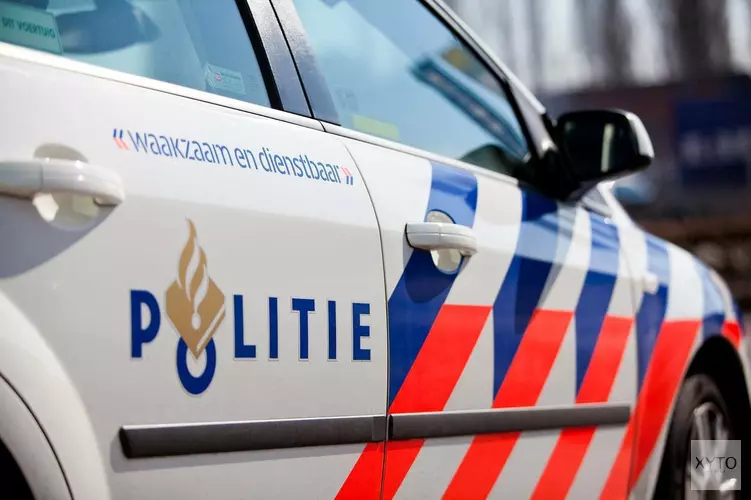 Mogelijke vluchtauto aanslag Telegraaf-gebouw uitgebrand in Amsterdam-Noord