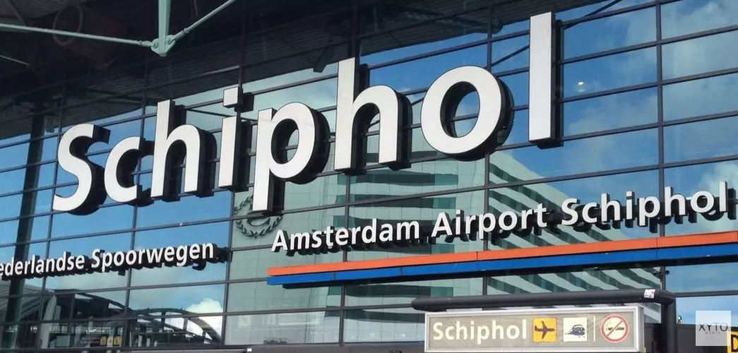 &#39;Terugkerende jihadstrijder&#39; met baby aangehouden op Schiphol