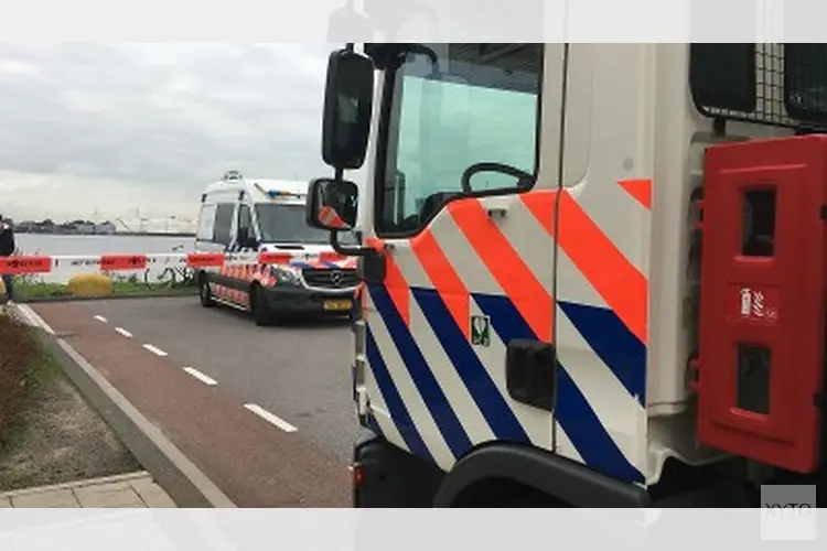 Persoon gewond aangetroffen Moezelhavenweg