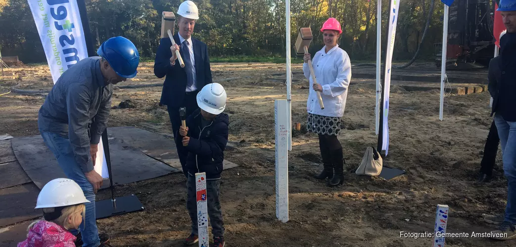 Feestelijke 1e paal nieuwe Brede School Piet Hein geslagen