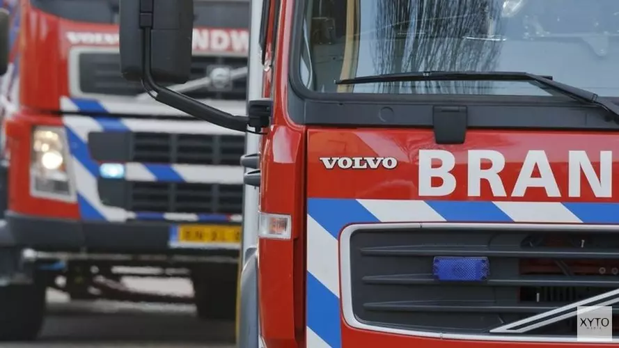 Veel schade aan woonboot in Amsterdam door brand