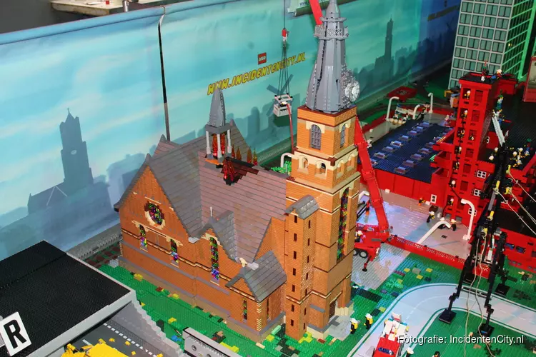 Grote brand Sint Urbanuskerk in Amstelveen in LEGO nagebouwd