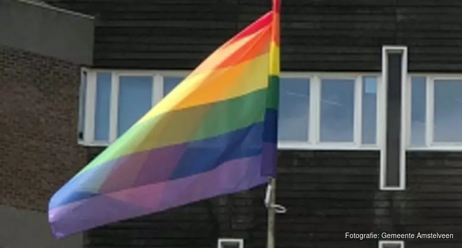 Amstelveen hijst regenboogvlag als statement tegen de Nashville-verklaring