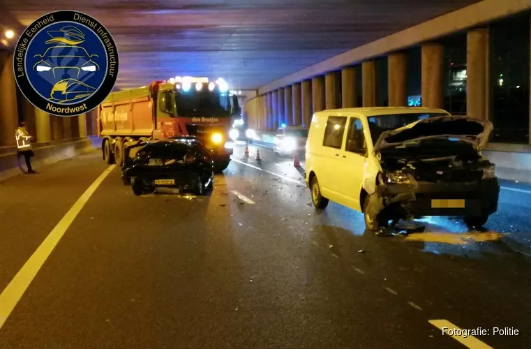 Twee gewonden bij zware aanrijding op A10