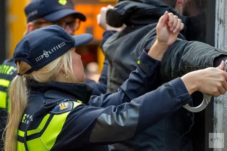 Drietal uit Amsterdam aangehouden na woninginbraak