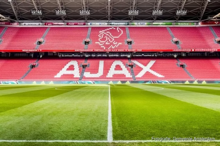 Ajax verlengt contract Marc Overmars