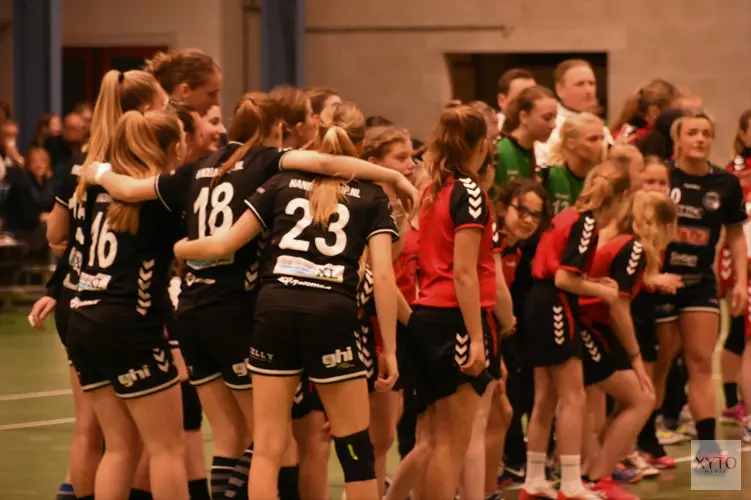 VOC begint halve finale met zege