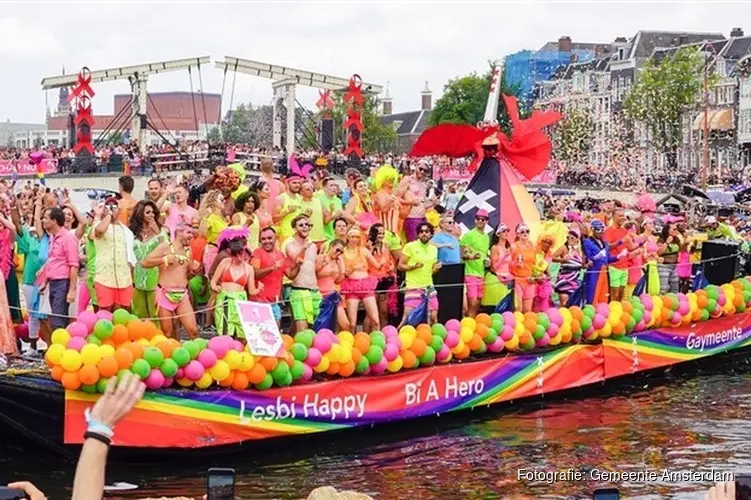 Pride Amsterdam 2019: feestjes buiten de boot