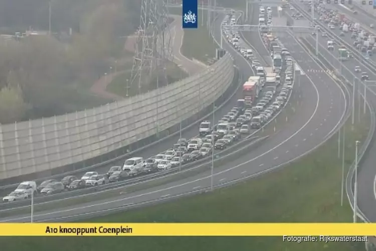 Fietser tijdens de avondspits uit de Coentunnel gehaald