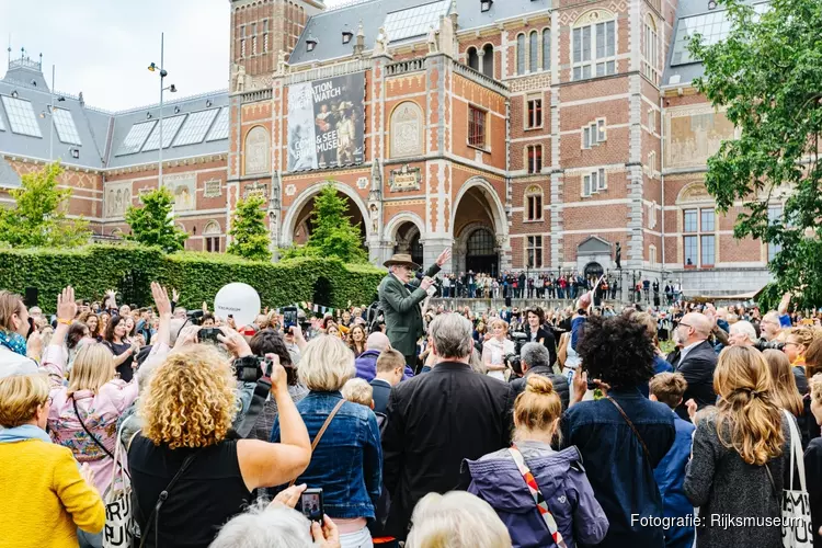 693 kunstenaars openen eigen tentoonstelling in het Rijksmuseum