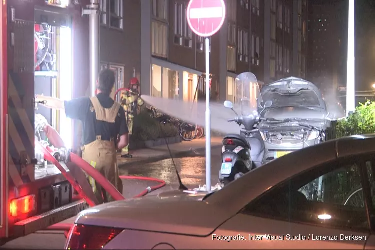 Autobrand in Amsterdam-Geuzenveld