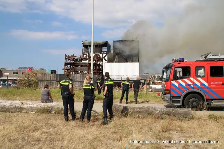 Brand bij kunstgalerie in Amsterdam-Noord