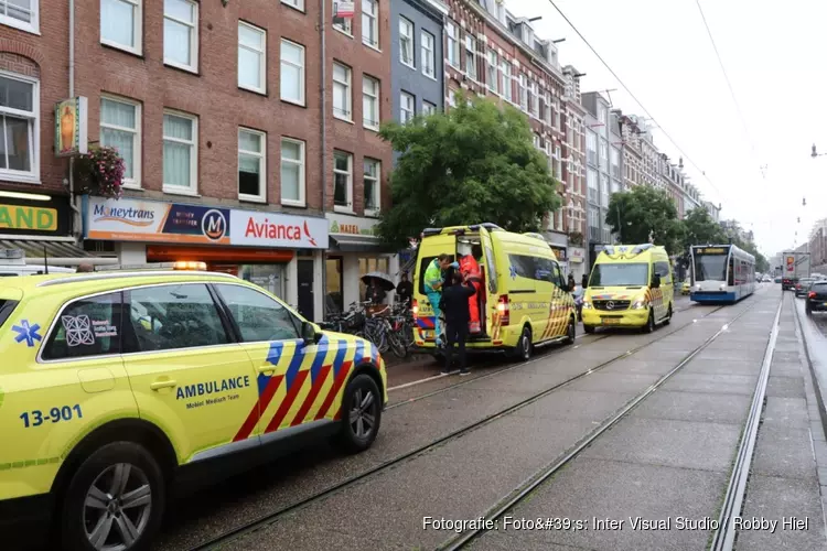 Klant gestoken bij overval Kinkerstraat, dader voortvluchtig