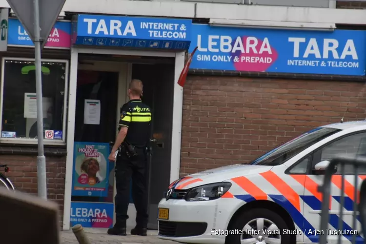 Overval op belwinkel in Amsterdam-Noord: drie mannen op de vlucht