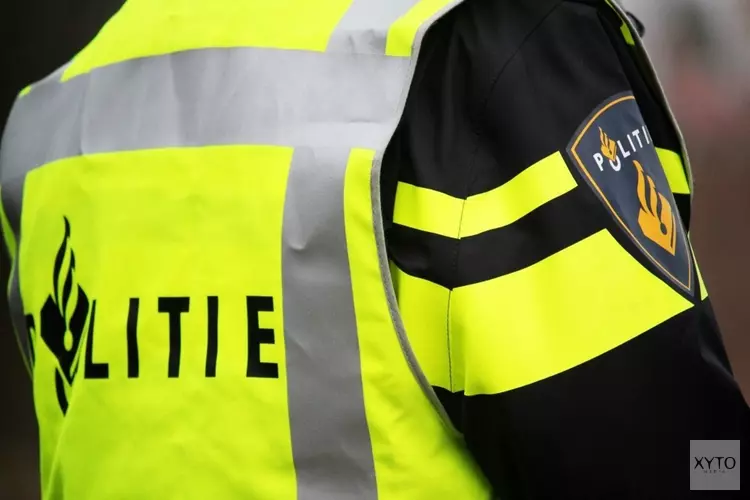 Politie lost waarschuwingsschoten bij Amsterdams winkelcentrum