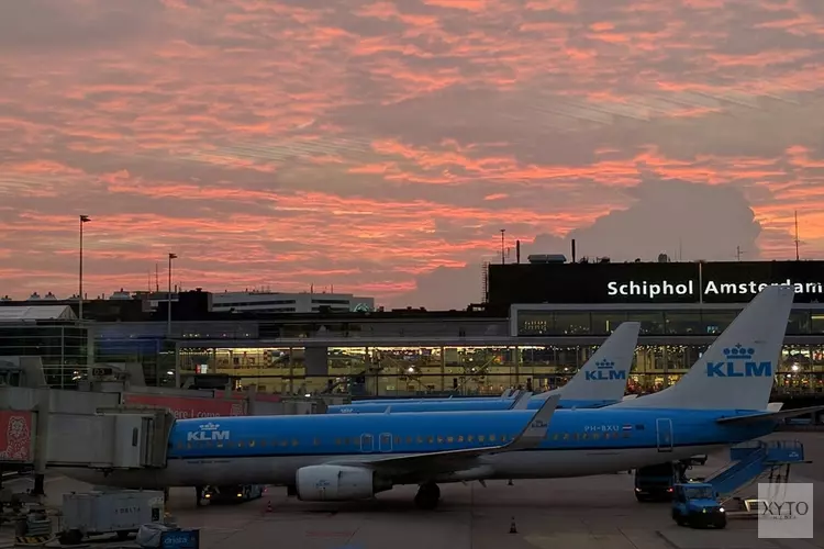 Agressief en dronken in de lucht: vier Italianen aangehouden op Schiphol