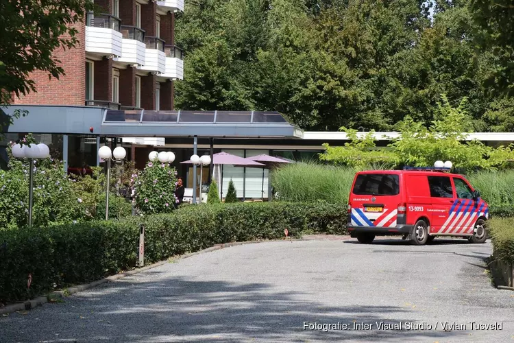 Gaslek bij hotel in Amstelveen: gasten staan op straat