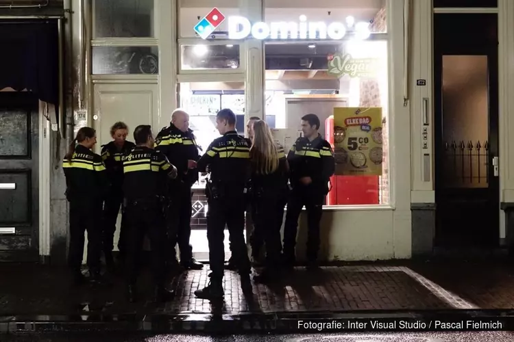 Maaltijdbezorger hardhandig beroofd van pizza&#39;s in Amsterdam