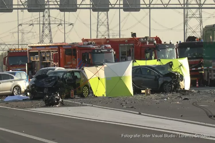 A2 richting Amsterdam afgesloten wegens groot ongeval