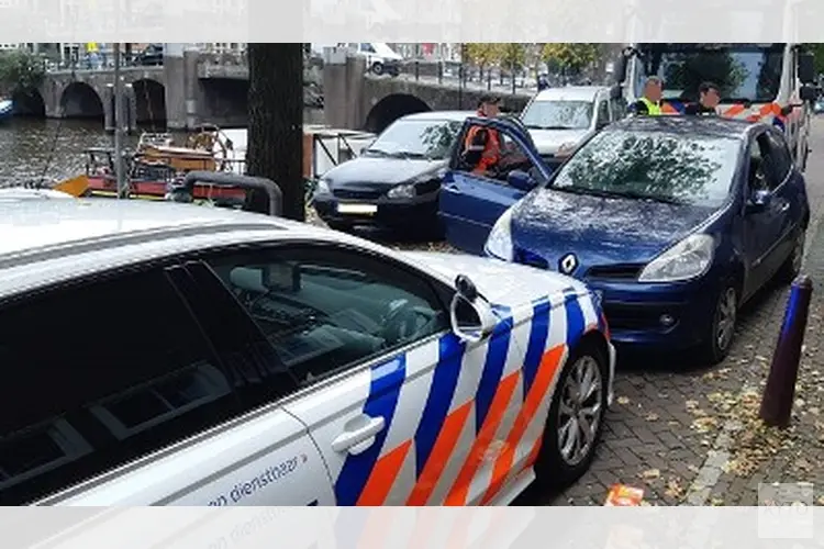 Twee verdachten aangehouden na achtervolging gestolen auto