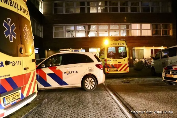 Slachtoffer naar ziekenhuis na steekincident Amsterdam