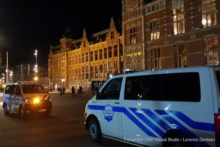 GVB-medewerkster gestoken met kam op Amsterdam Centraal