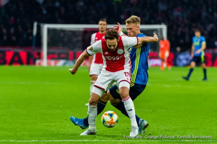 Ajax snel klaar met onthutsend zwak Feyenoord