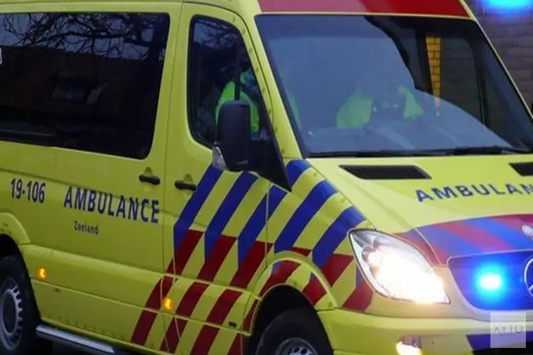 Fietser zwaargewond na aanrijding met bus in Amsterdam