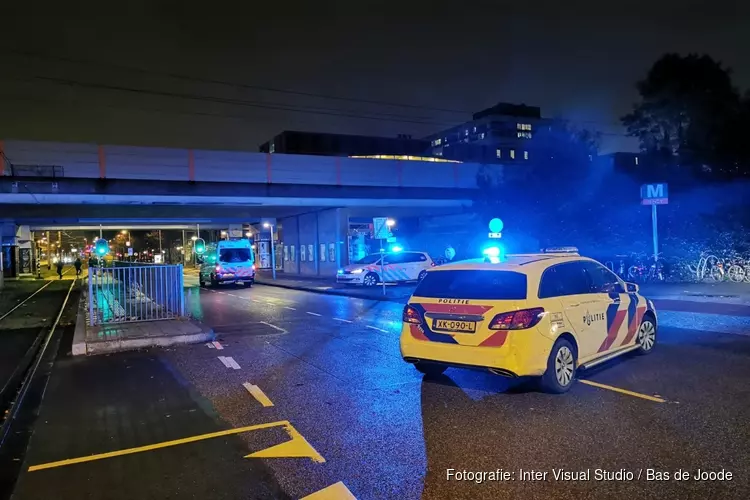 Voetganger gewond bij aanrijding met auto in Amsterdam