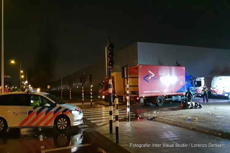 Bromfietser zwaargewond in Westpoort