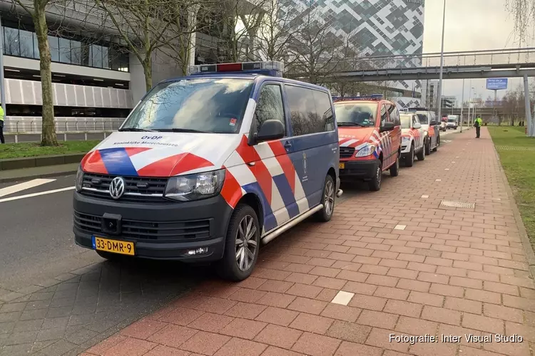 Marechaussee zet omgeving parkeergarage Schiphol af om verdacht pakketje in auto