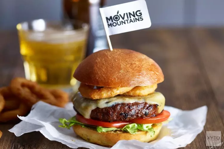 Eerste’bloedende’ vegan burger en saucijs in de supermarkt; Moving Mountains®