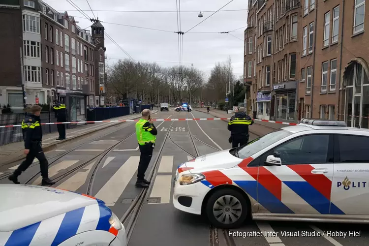 Straat Amsterdam-Zuid afgezet vanwege vondst verdacht pakket