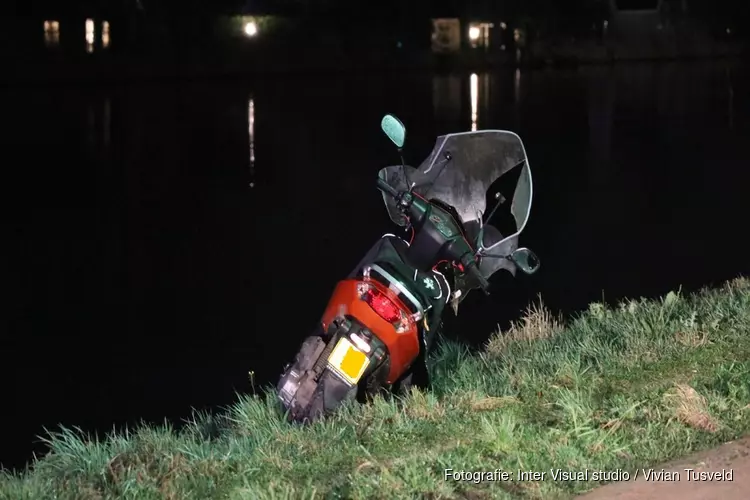 Ongeval in Amstelveen: scooterrijder naar ziekenhuis