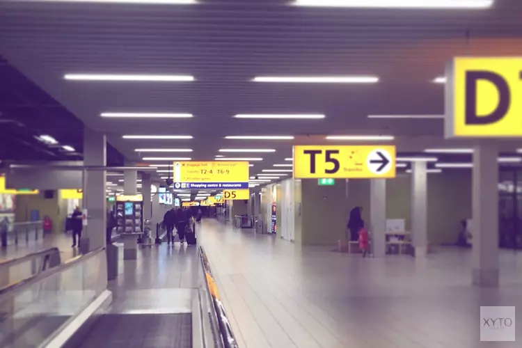 Veel vraag naar mondkapjes op Schiphol