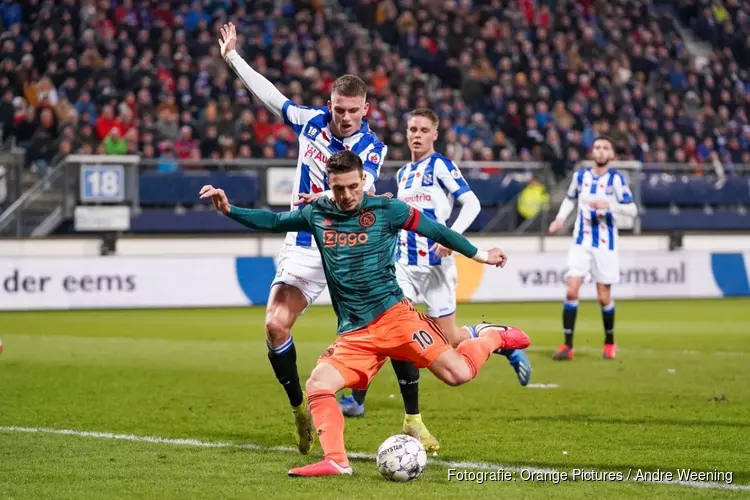Ajax kweekt weer wat vertrouwen met winst in Heerenveen