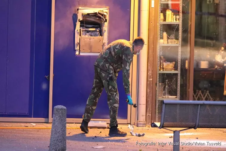 Plofkraak op stortkluis van bankfiliaal Buikslotermeerplein, twee verdachten aangehouden