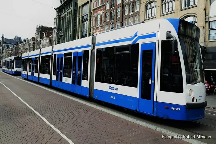 Meer Amsterdamse bussen, trams en metro&#39;s gaan weer rijden