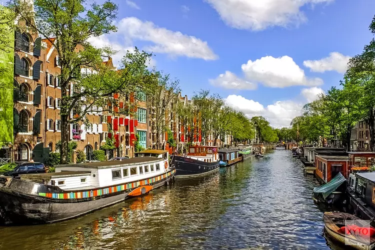 Wat gebeurt er met de huizenmarkt in Amsterdam tijdens de coronacrisis?