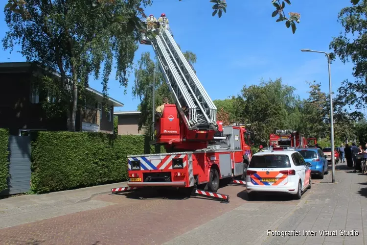 Dakbrand vermoedelijk door kortsluiting in zonnepanelen