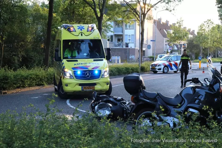 Twee motorfietsen tegen elkaar in Amstelveen