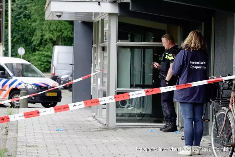 Bommenruimers opgeroepen voor onderzoek in berging van flat in Amsterdam-Noord