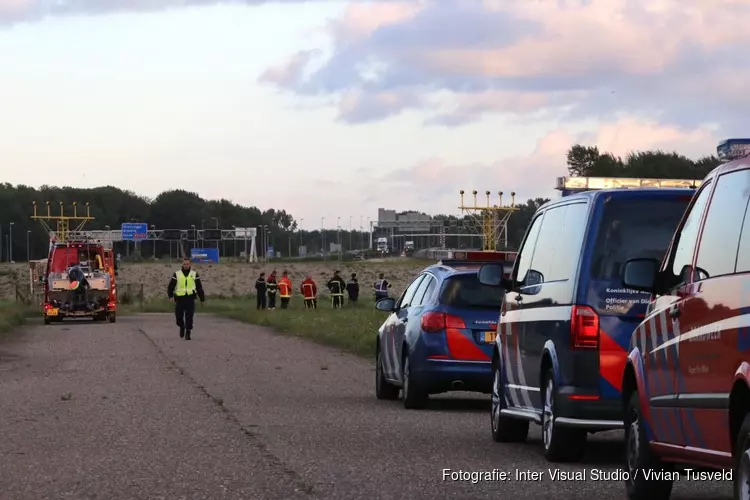 Grote zoektocht op en rond Schiphol na melding van automobilist die iets uit vliegtuig zag vallen