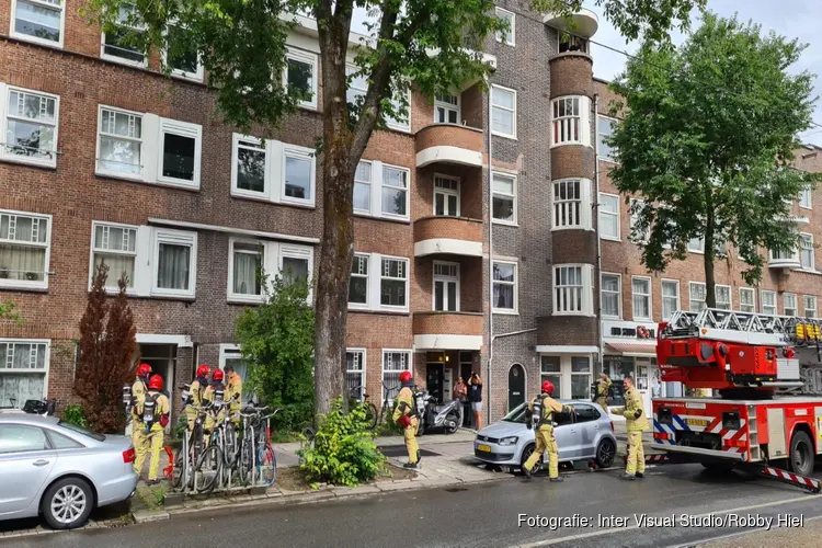 Man aangehouden na brand in woning Hoofdweg