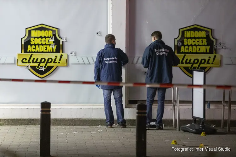 Politie zoekt getuigen beschieting sportclub Johan Huizingalaan